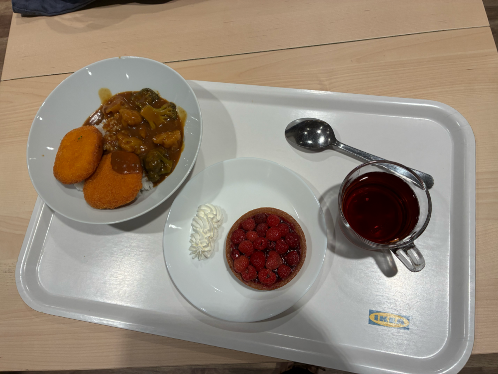 IKEAのカレーとベリータルト